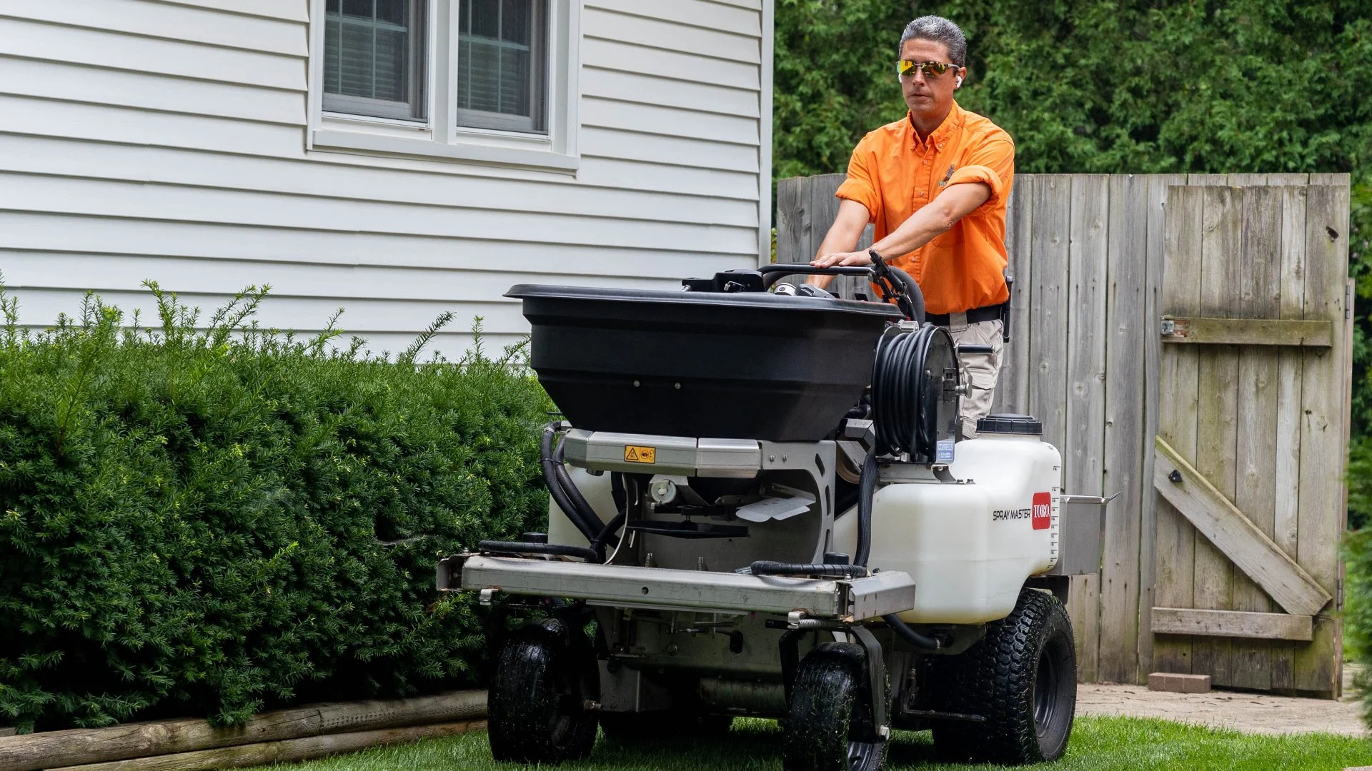Granular vs Liquid Fertilizers: Which Is Best for Your Lawn in Michigan?